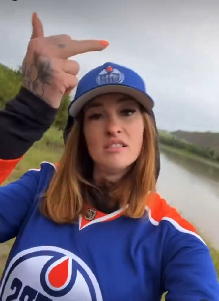 Oilers Fan Flash Not Censored